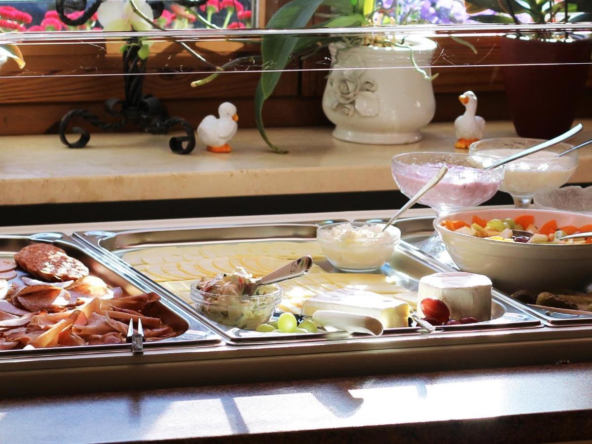 Hotel Effland Mit Innenpool Und Sauna 1 Stunde Zur Privatnutzung Pro Tag ไบริชเซลล์ ภายนอก รูปภาพ