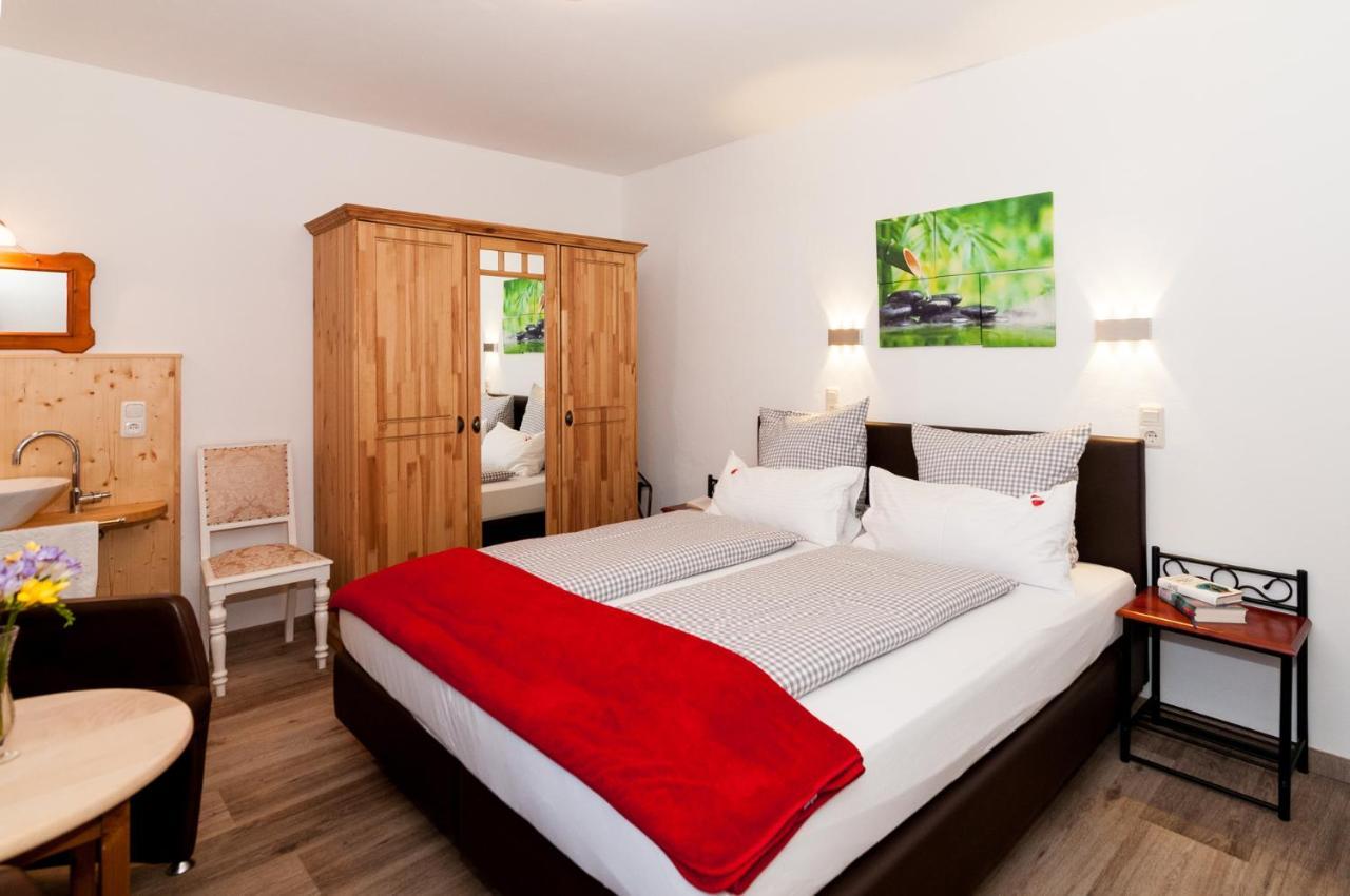 Hotel Effland Mit Innenpool Und Sauna 1 Stunde Zur Privatnutzung Pro Tag ไบริชเซลล์ ภายนอก รูปภาพ