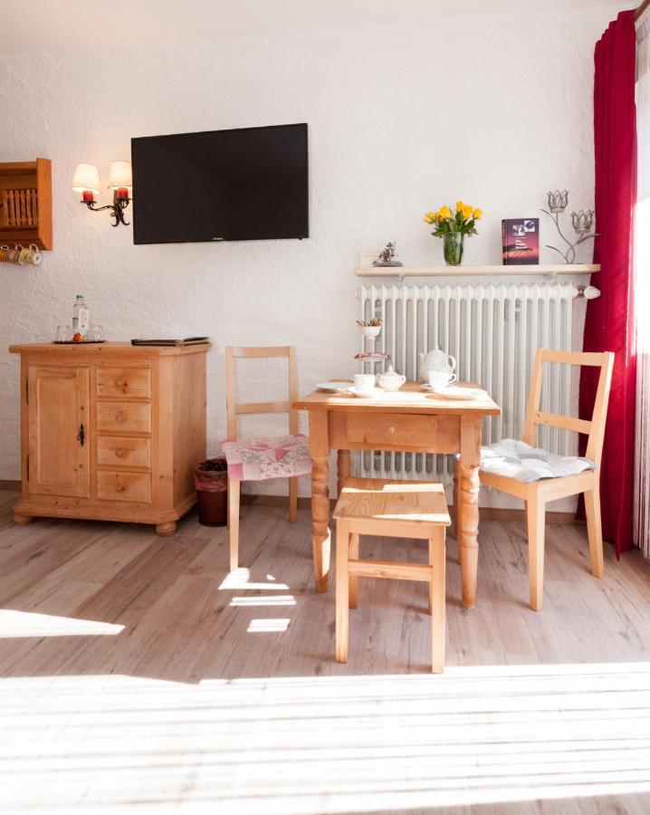 Hotel Effland Mit Innenpool Und Sauna 1 Stunde Zur Privatnutzung Pro Tag ไบริชเซลล์ ภายนอก รูปภาพ