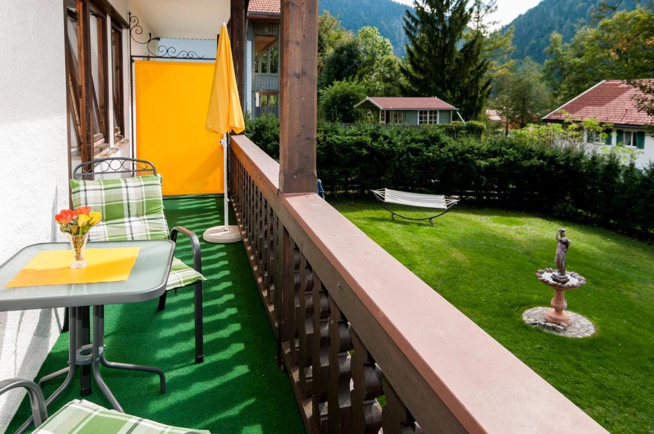 Hotel Effland Mit Innenpool Und Sauna 1 Stunde Zur Privatnutzung Pro Tag ไบริชเซลล์ ภายนอก รูปภาพ