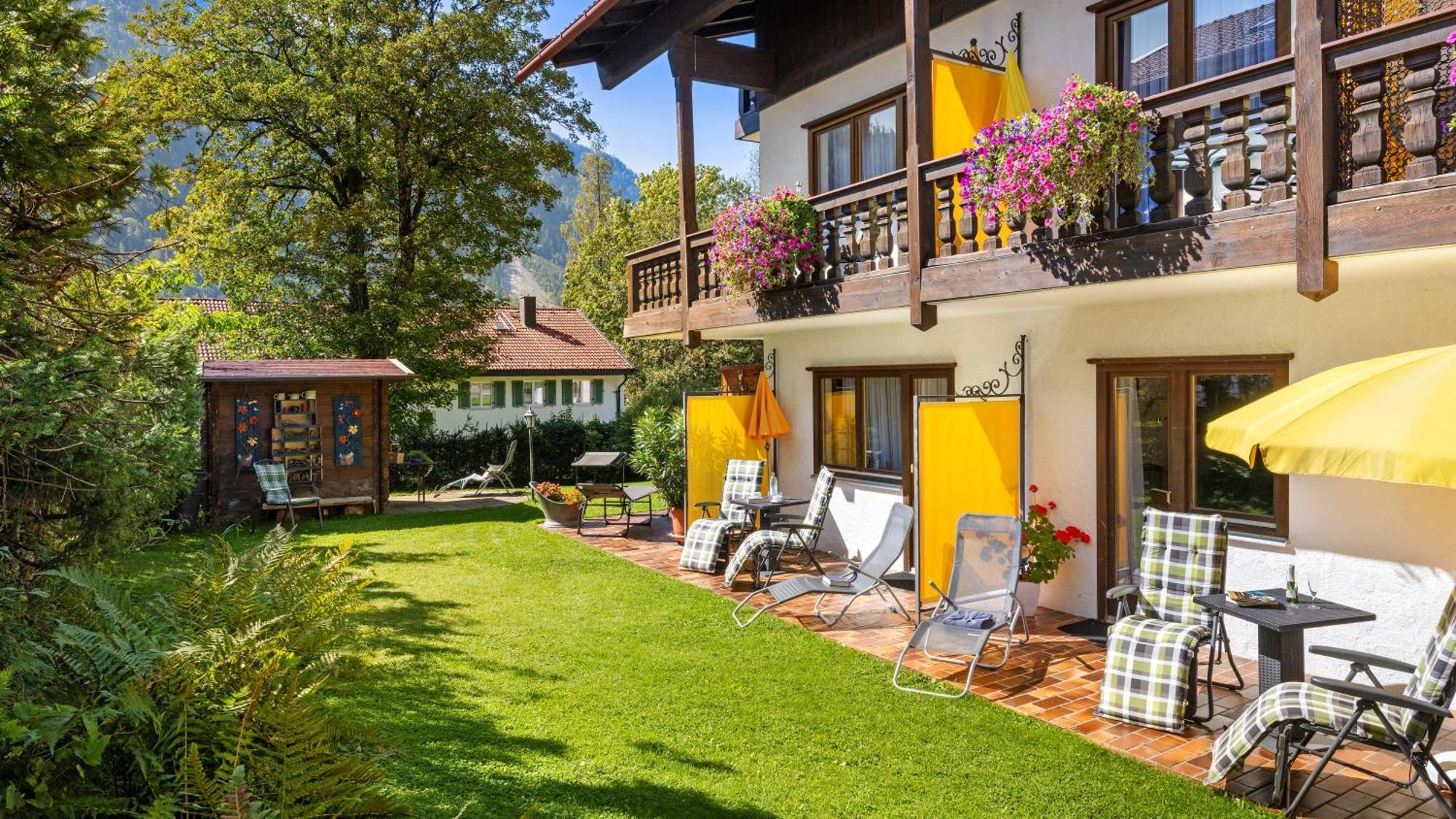 Hotel Effland Mit Innenpool Und Sauna 1 Stunde Zur Privatnutzung Pro Tag ไบริชเซลล์ ภายนอก รูปภาพ