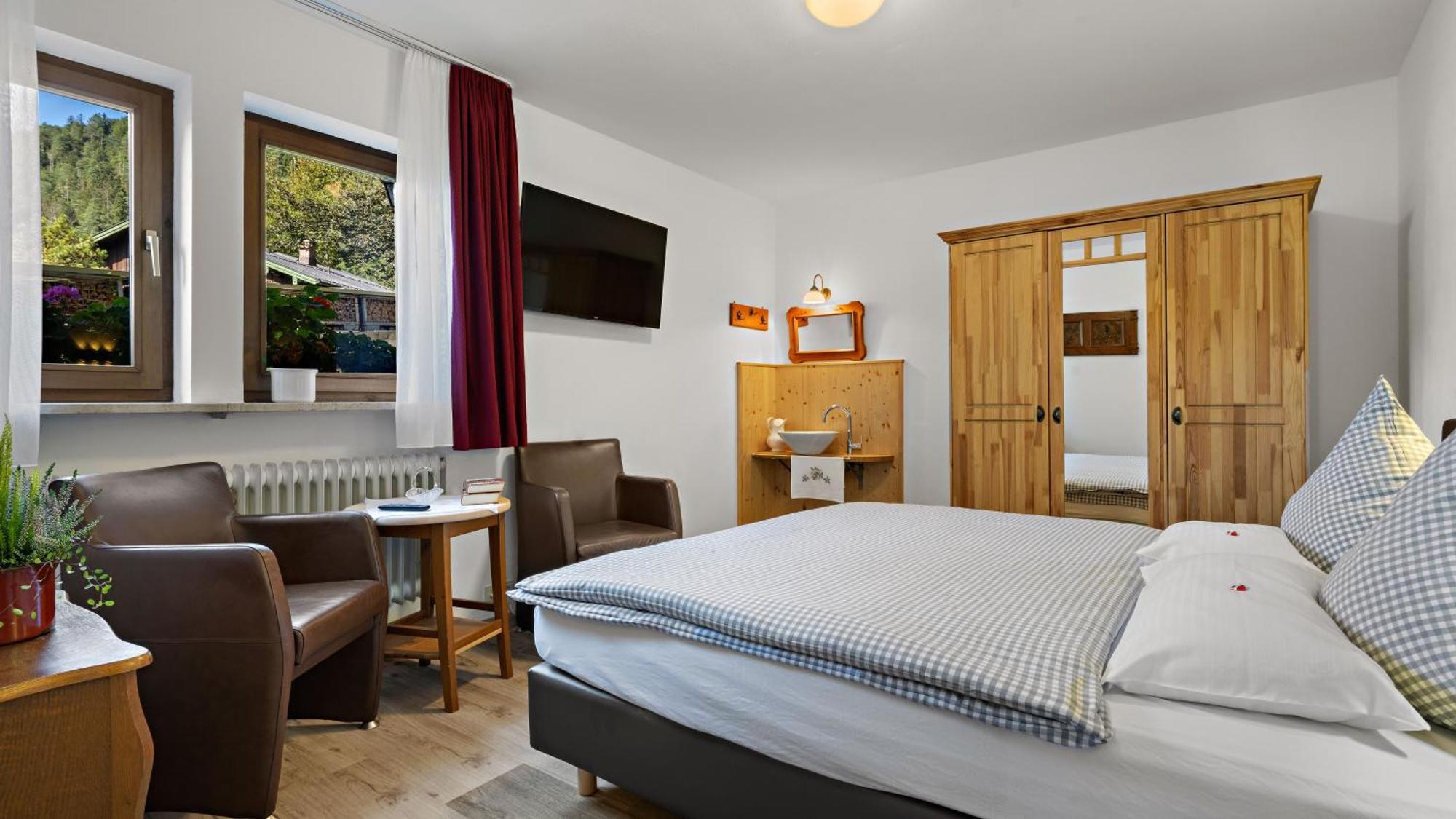 Hotel Effland Mit Innenpool Und Sauna 1 Stunde Zur Privatnutzung Pro Tag ไบริชเซลล์ ภายนอก รูปภาพ